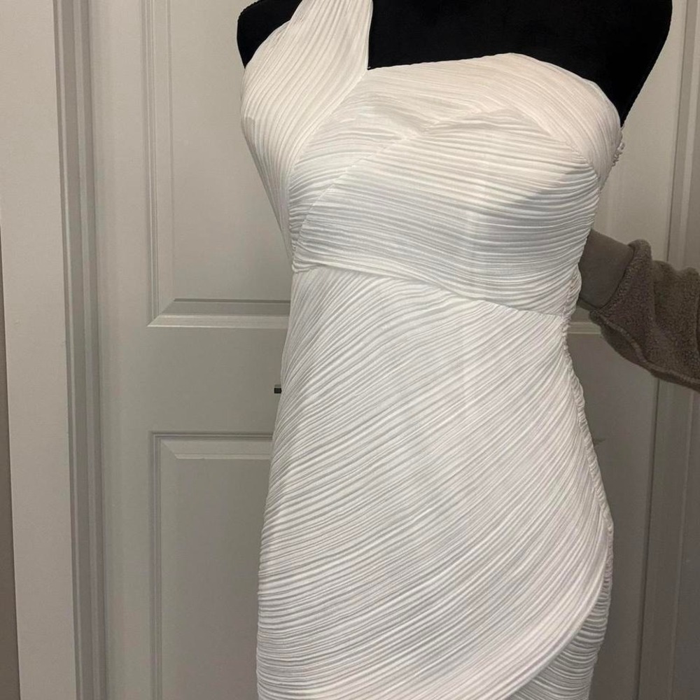 Graduation‎ White one shoulder pleated mini dress - Size M